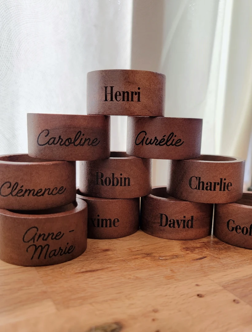 Rond de serviette personnalisé en bois — vue 4